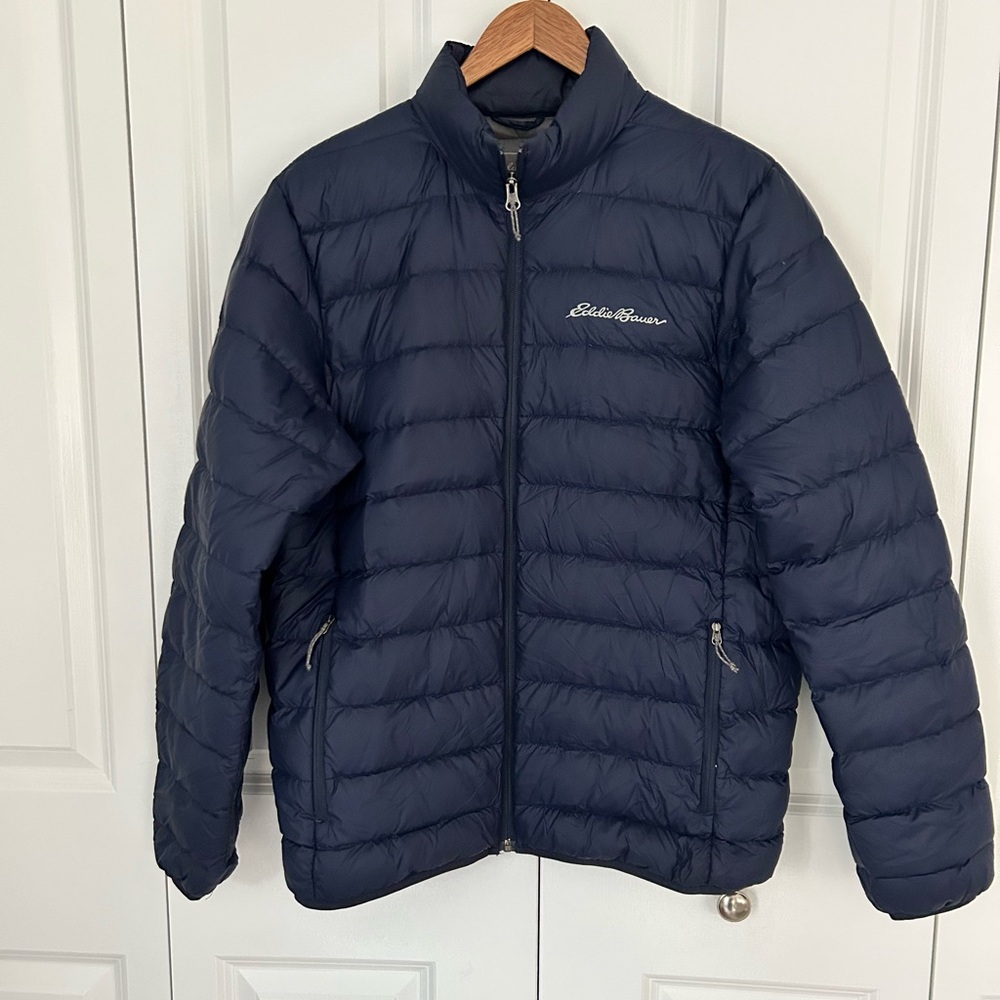 Eddie Bauer men’s down puffer jacket size Medium Navy Blue full zip, pockets